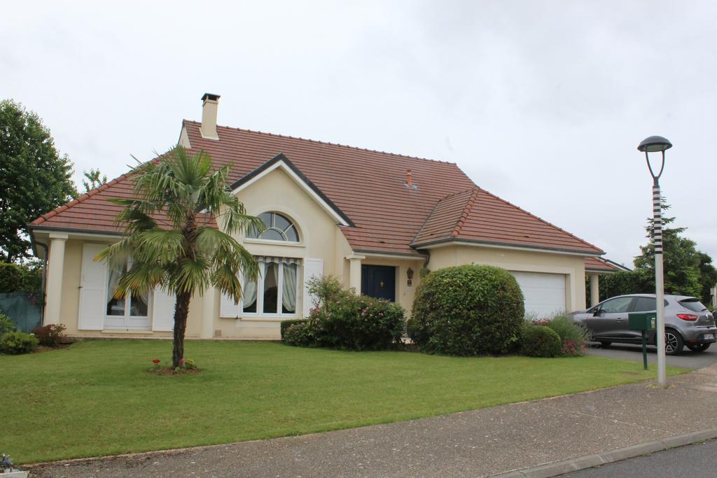 Maison Tobias Bussy-Saint-Georges Exteriör bild